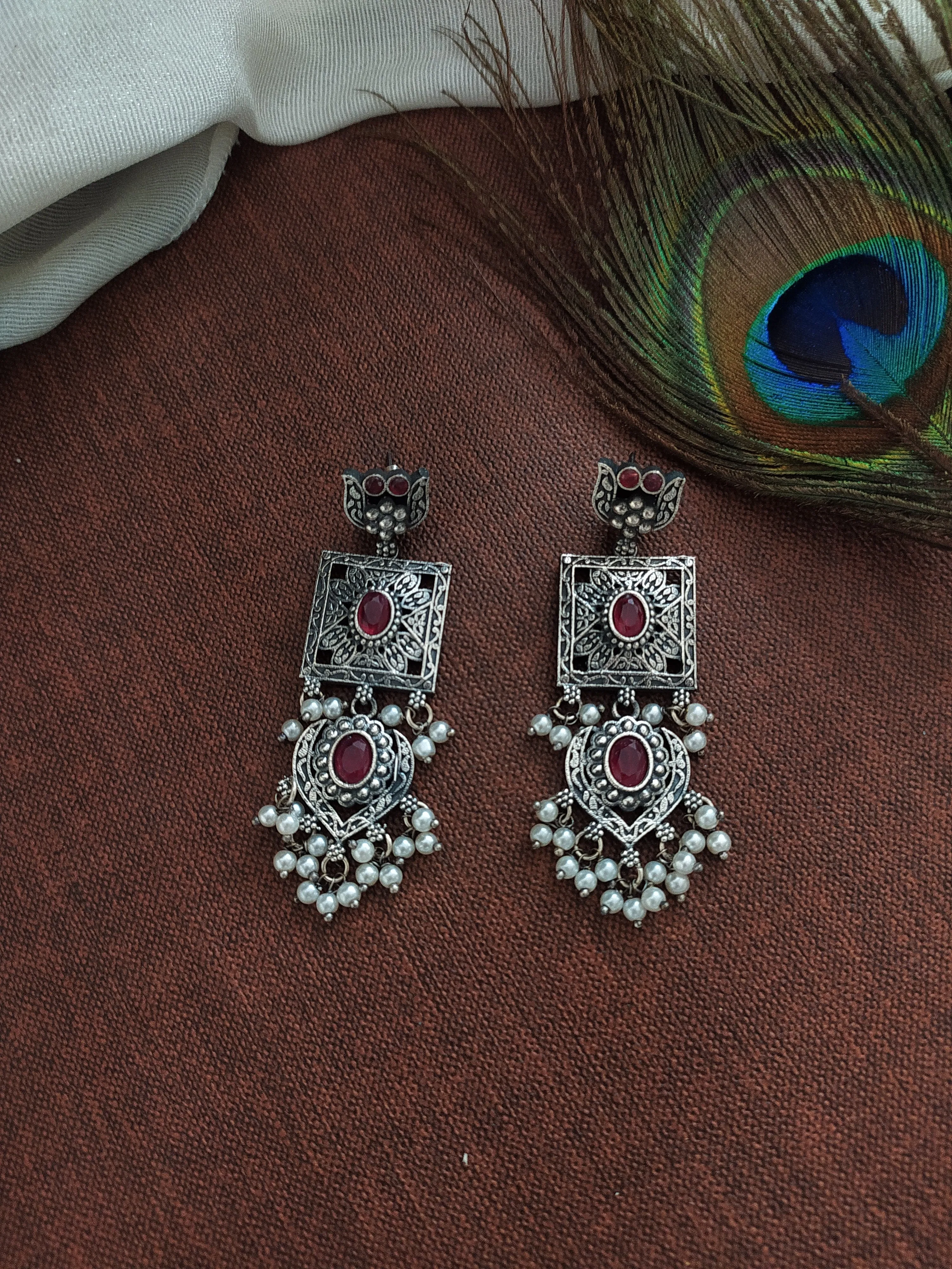 Modern Style Oxidised Pearl Mala Set