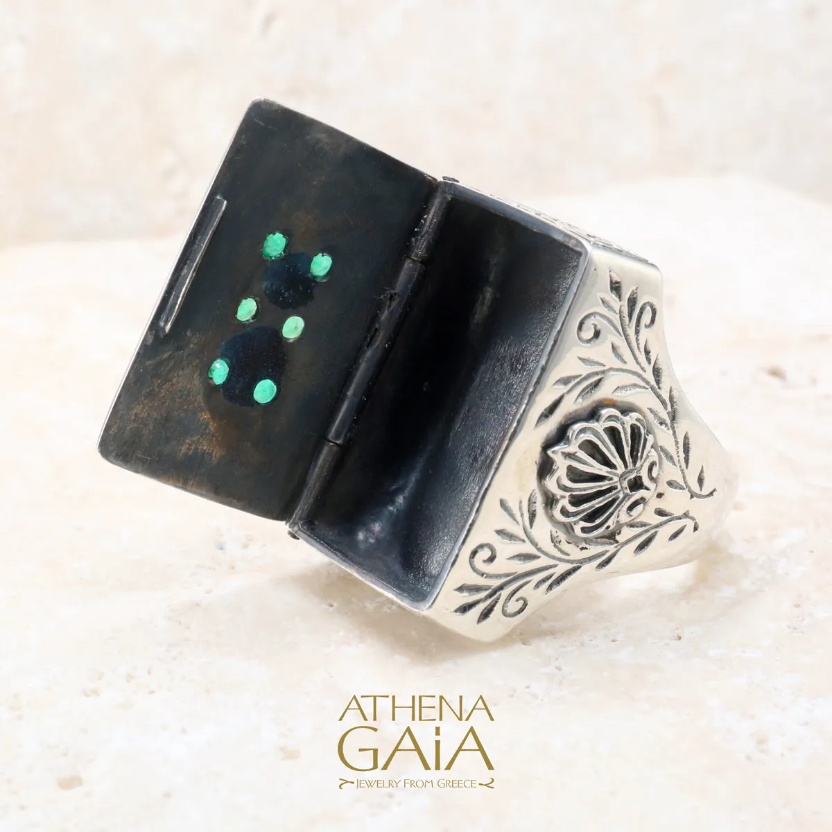 Stone Field Poison Locket Ring