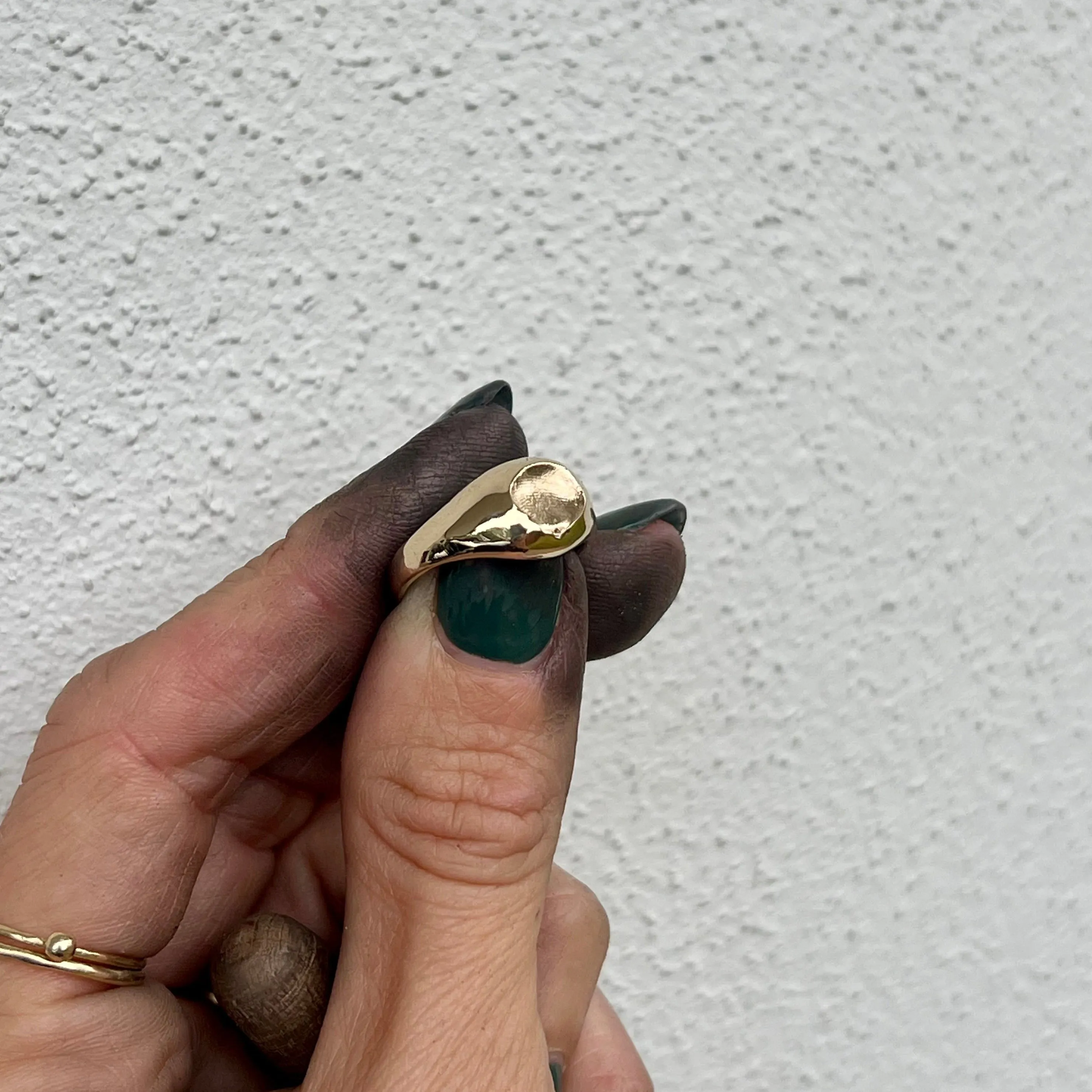 the impression elegant signet - solid gold