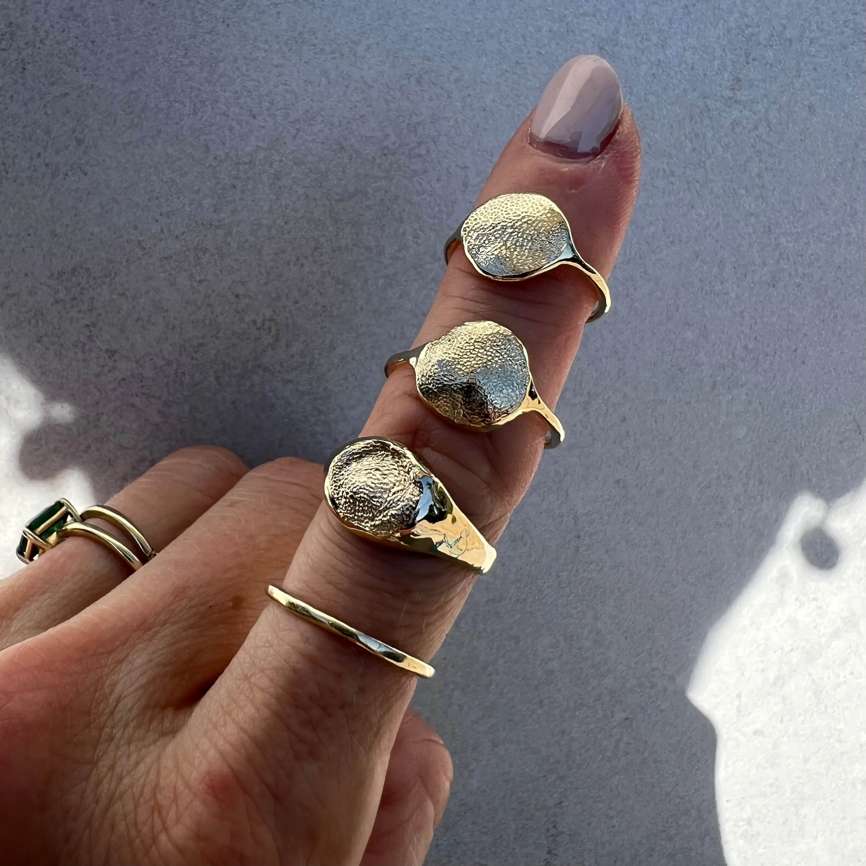 the impression elegant signet - solid gold