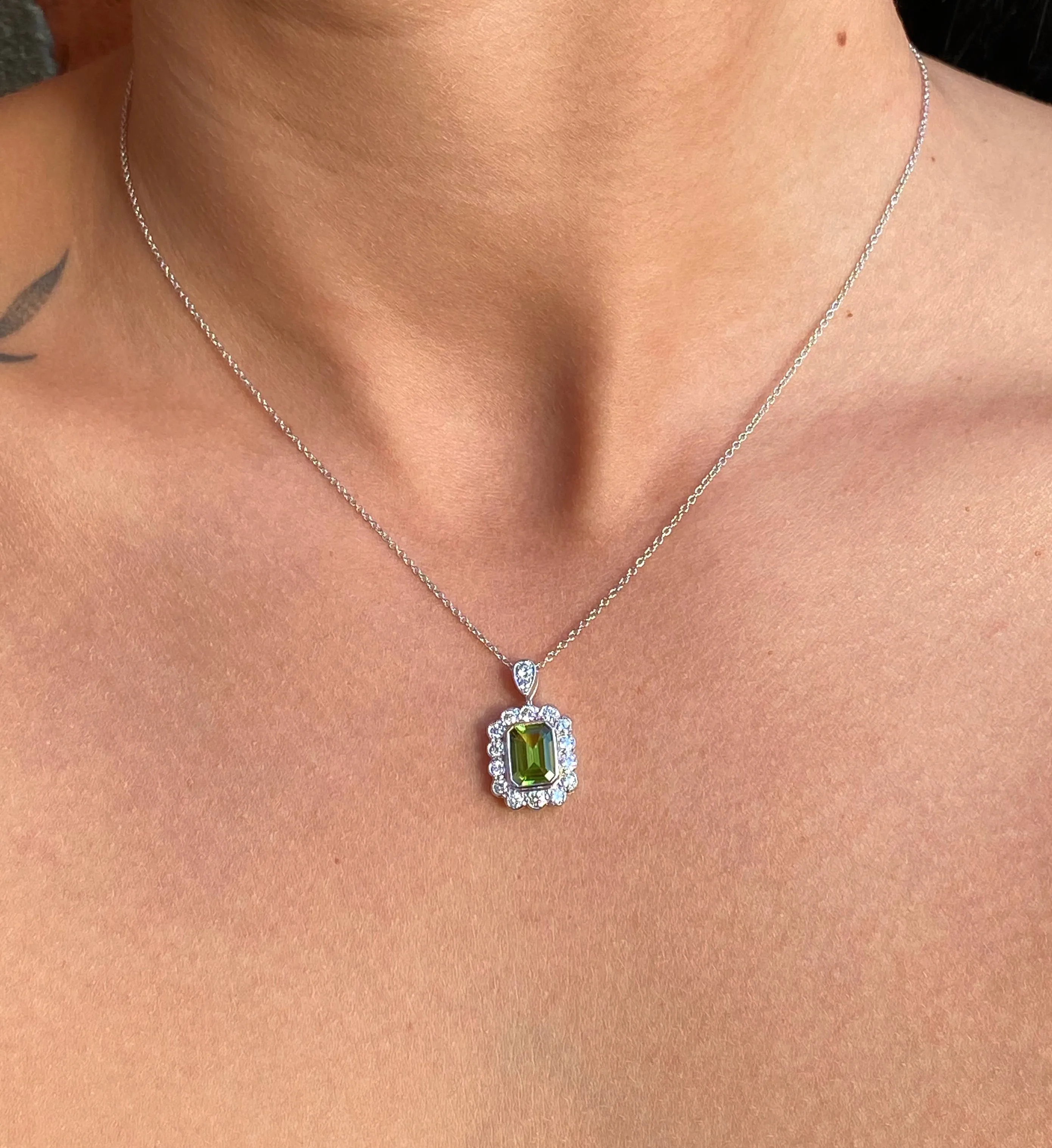 Victorian Style Peridot and Diamond Pendant 18ct White Gold 0.50ct   1.60ct